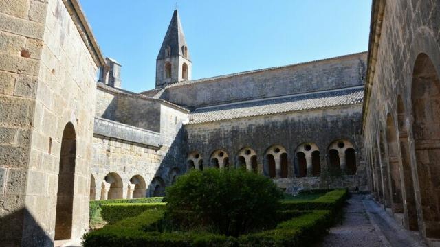 abbaye-le-thoronet-provence-y-lemagadure-2.jpg