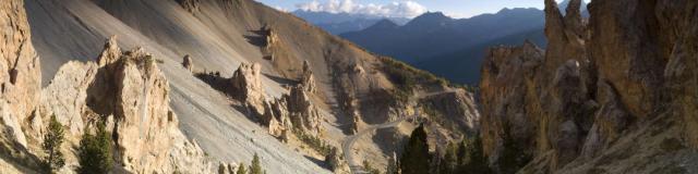 La Casse déserte et la route du col Izoard, Queyras.