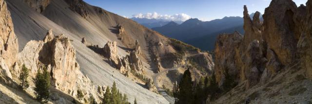 La Casse déserte et la route du col Izoard, Queyras.