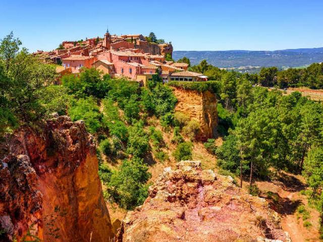 espacesnaturels-village-roussillon-luberon-paca-istock22072-1.jpg