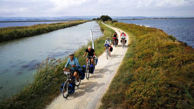 itineraire-mediterranee-a-velo-ayrolle-cbenisty-les-poulets-bicyclettes-vlp-1-1.jpg