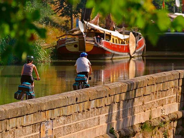 itineraire-mediterranee-a-velo-paysage-canal-adt-aude-cgdeschamps-vlp-1.jpg