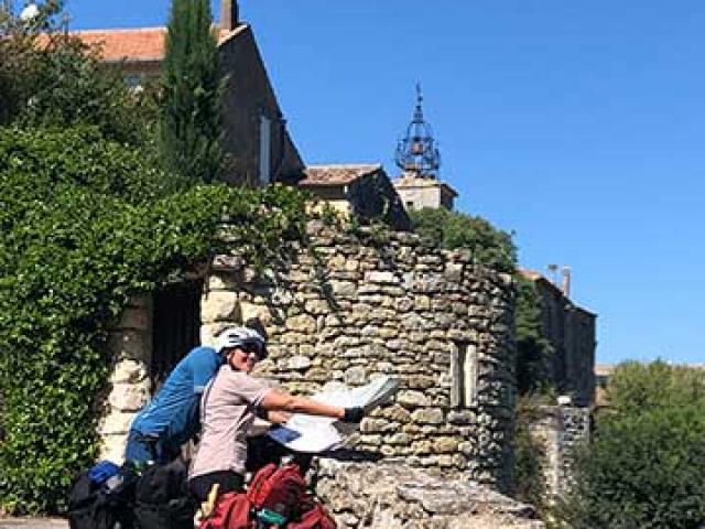 itineraire-mediterrannee-a-velo-luberon-village-velo-loisir-provence-1.jpg