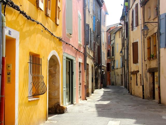 Malerische Gasse in Manosque, Provence