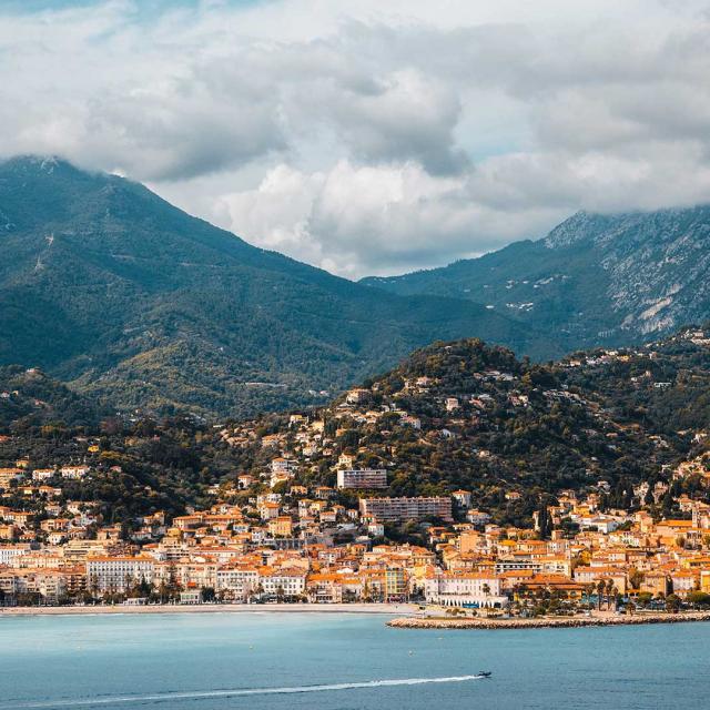 menton-redcharlie-yuxqc0myqoa-unsplash-2.jpg