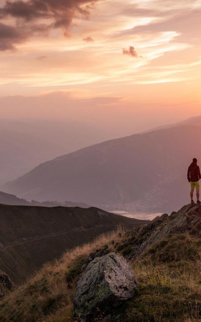 homme au sommet des Alpes du sud