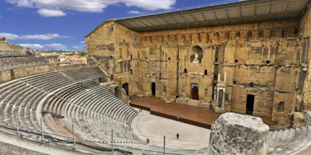 theatre-antique-orange-fotolia-2018-14945-1.jpg