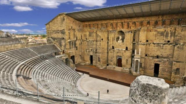 theatre-antique-orange-fotolia-2018-14945-1.jpg