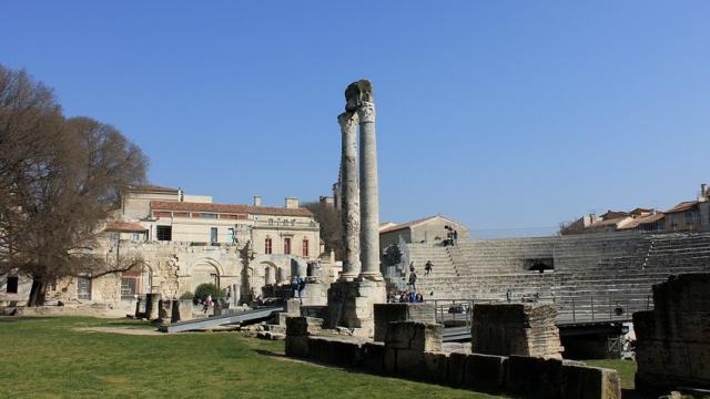 theatreantique-arles-provence-cchillio.jpg