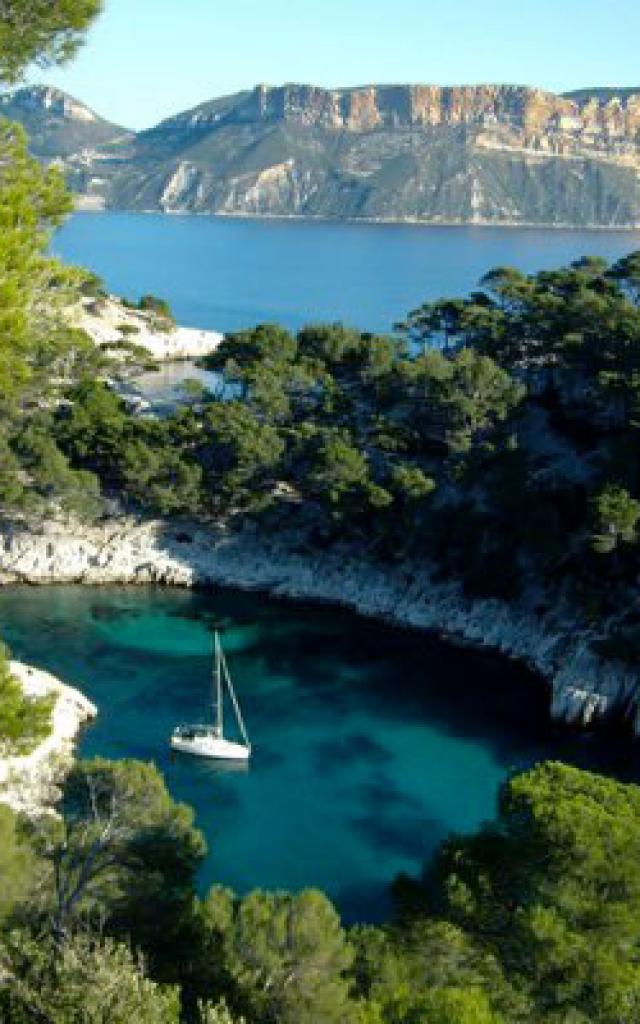 cassis-provence-calanques-pchanin.jpg