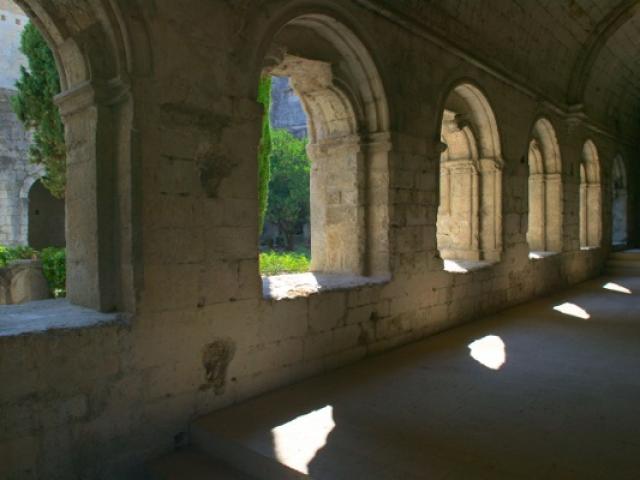 cloitre-abbaye-silvacane.jpg