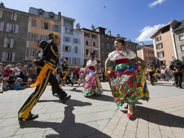 fetes-latino-mexicaines-barcelonnette-alpes-droits-reserves.jpg