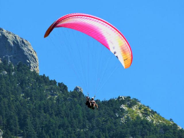 parapente-colmiane-parcmercantour-ete-alpes-diducam-resize-bloc.jpg