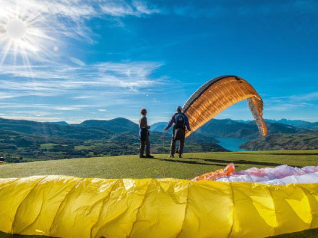 Parapente Printemps St Vincent Les Forts Ad04 Alpes Raoul Getraud Resize Bloc