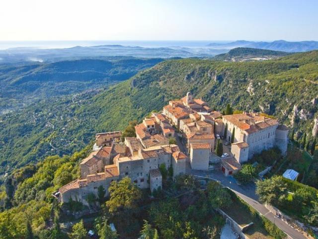 village-gourdon-alpes-pbehar.jpg