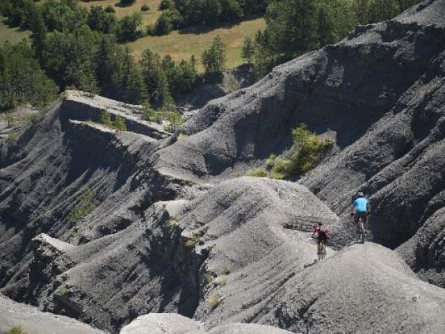 vtt-terres-noires-digne-les-bains-tourisme.jpg