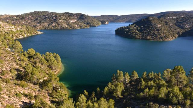 espacesnaturels-lac-esparron-verdon-paca-sfelizat.jpg