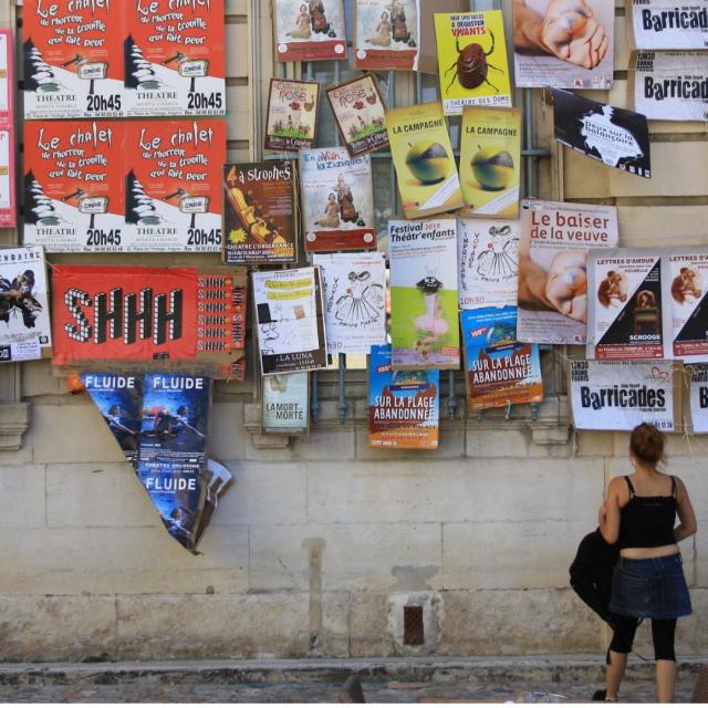 mur-d-affiches-festival-hocquel-alain---vaucluse-provence.jpg