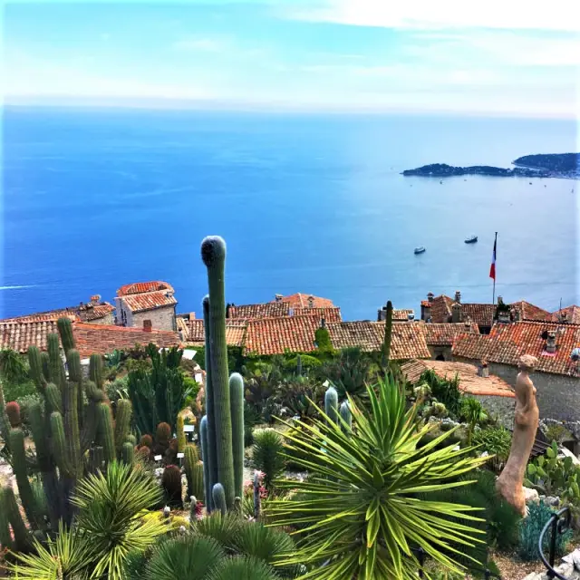 Eze, mit dem Meer im Hintergrund