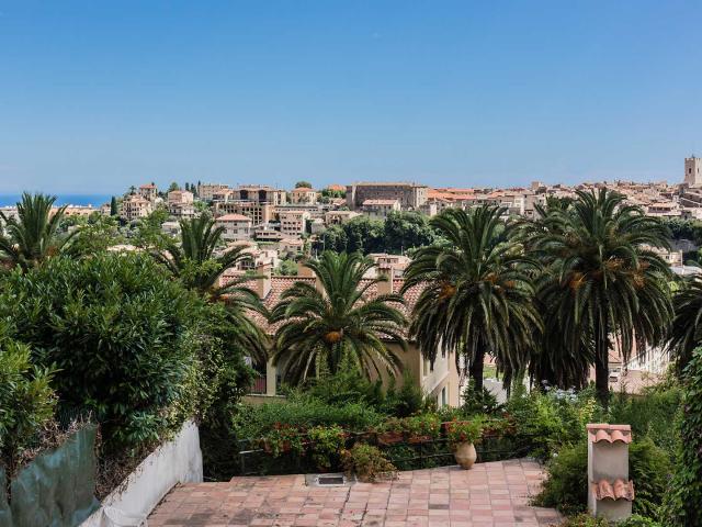 cagnes-sur-mer-alpes-maritimes-as137717825.jpg