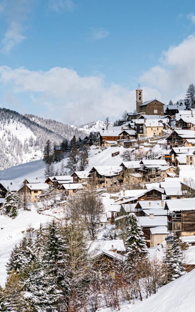 Vue Village de Saint-Veran dans les Alpes