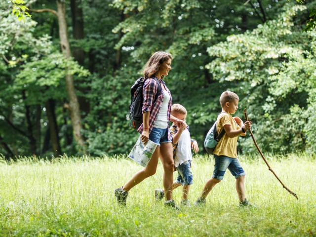 balade-nature-famille-provence-as253044842.jpeg