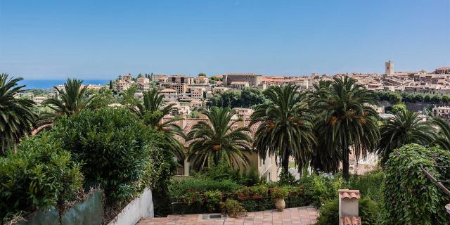 cagnes-sur-mer-alpes-maritimes-as137717825.jpg