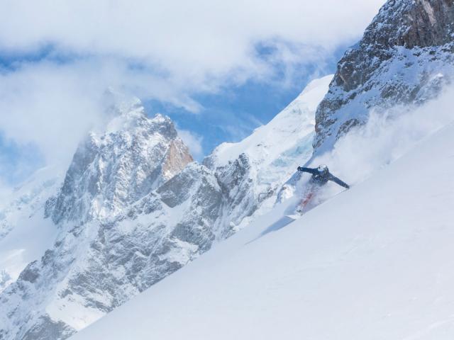 Descente de ski dans la station La Grave La Meije dans les Alpes du Sud