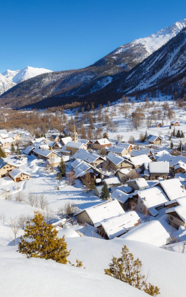 Vallée de la Clarée Briançonnais en hiver à Névache