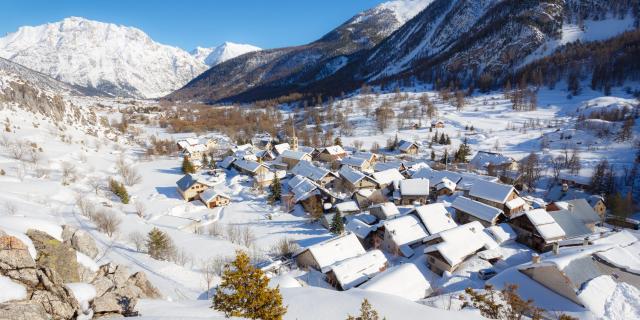 Vallée de la Clarée Briançonnais en hiver à Névache