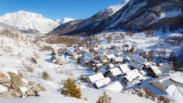 Vallée de la Clarée Briançonnais en hiver à Névache