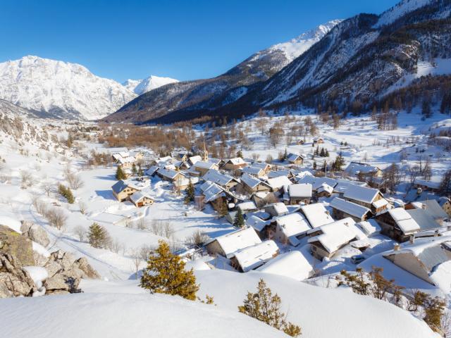 Vallée de la Clarée Briançonnais en hiver à Névache