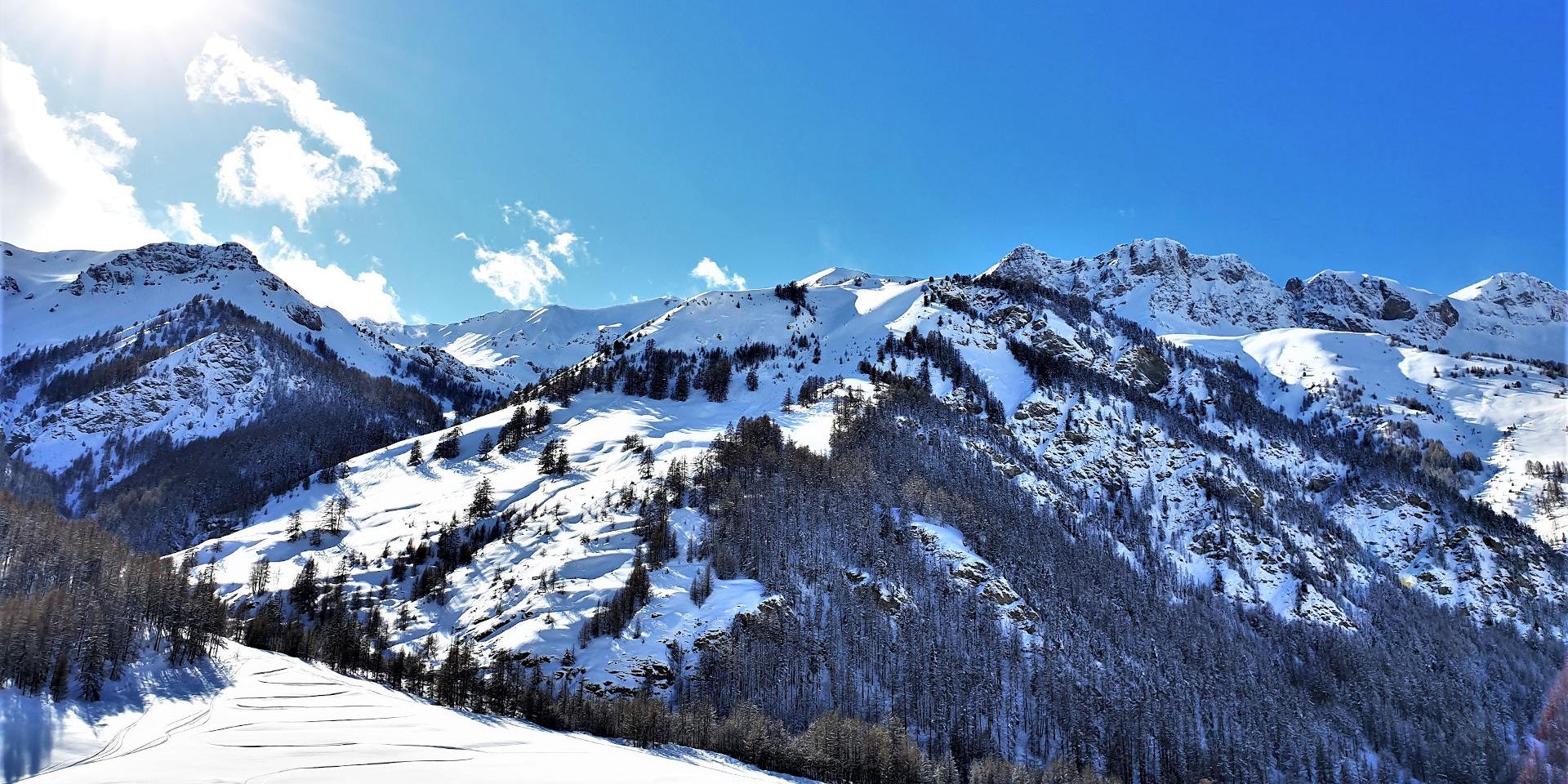 Panorama Vallée du Queyras Saint-Véran dans la neige dans les Hautes-Alpes