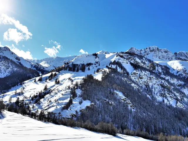 Panorama Vallée du Queyras Saint-Véran dans la neige dans les Hautes-Alpes