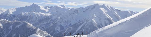 Station le Sauze dans les Alpes en hiver