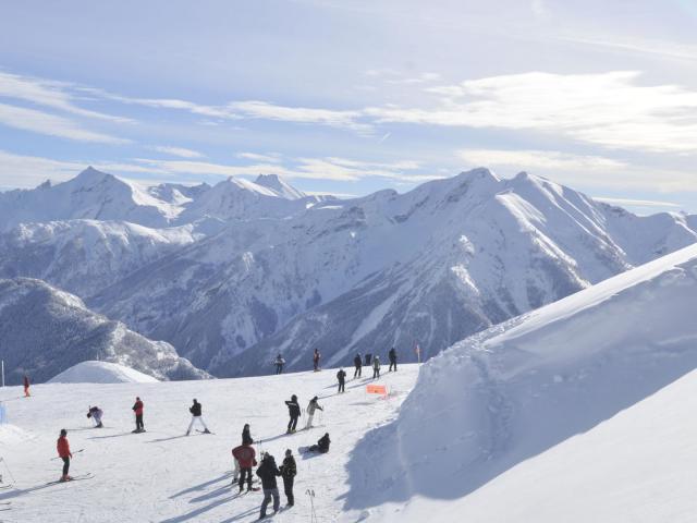 Station le Sauze dans les Alpes en hiver