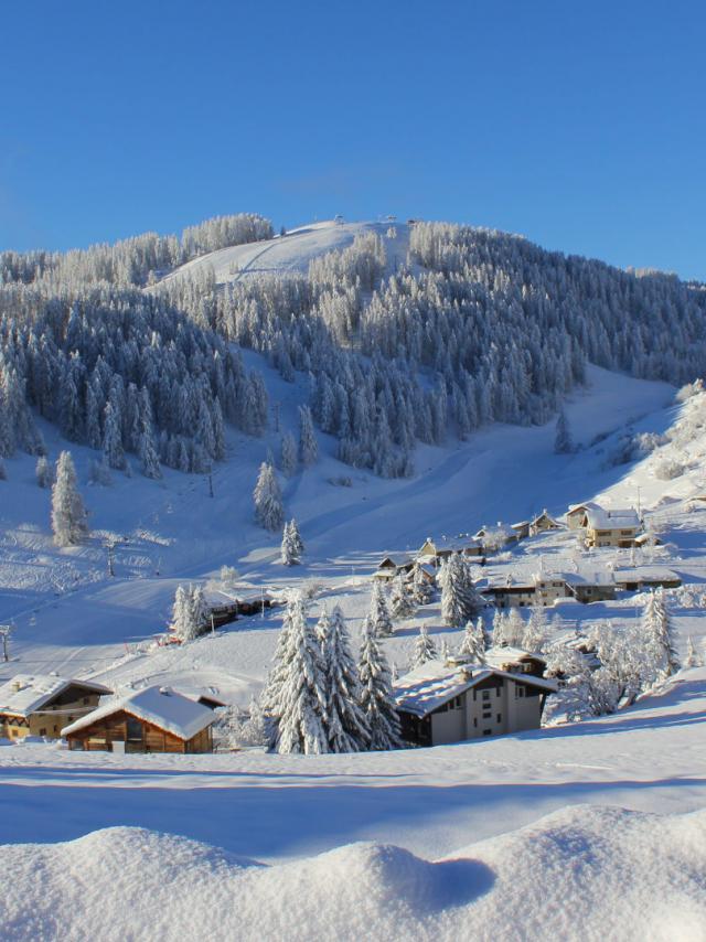 Valberg en hiver sous la neige dans les Alpes