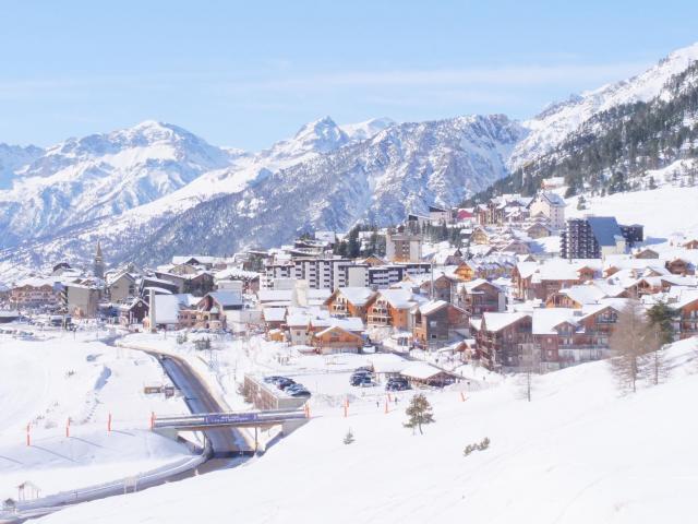 Village de Montgenevre en hiver dans les Alpes