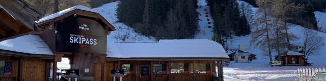 Station de ski Praloup en Hiver dans la Vallée de l'Ubaye dans les Alpes