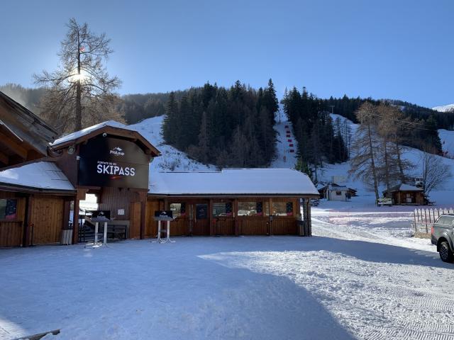 Station de ski Praloup en Hiver dans la Vallée de l'Ubaye dans les Alpes