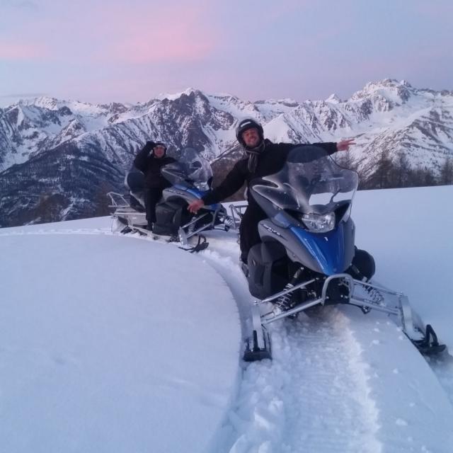 Sortie en motoneige dans la station d'Auron