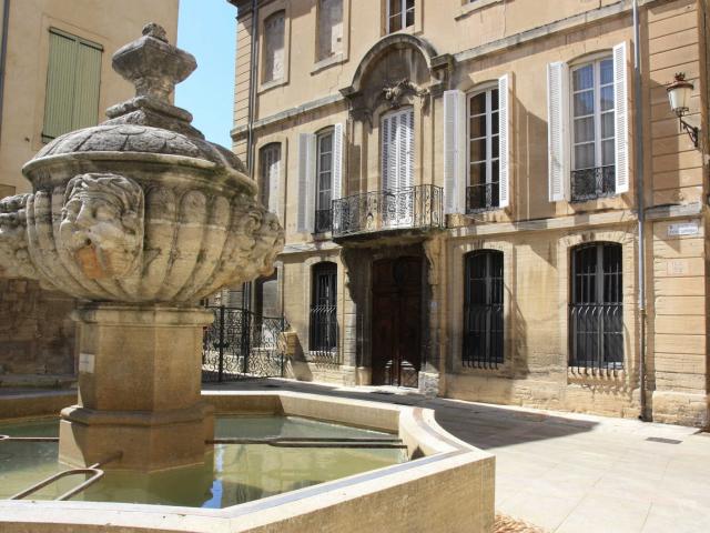 fontaine-carpentras-ahocquel.jpg