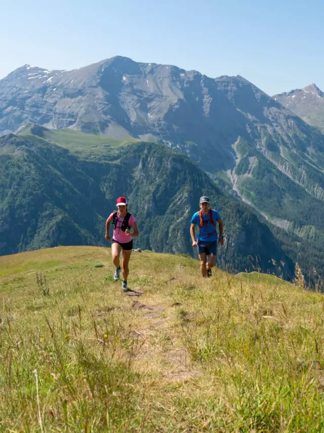 Couple en rando trail - Orcières