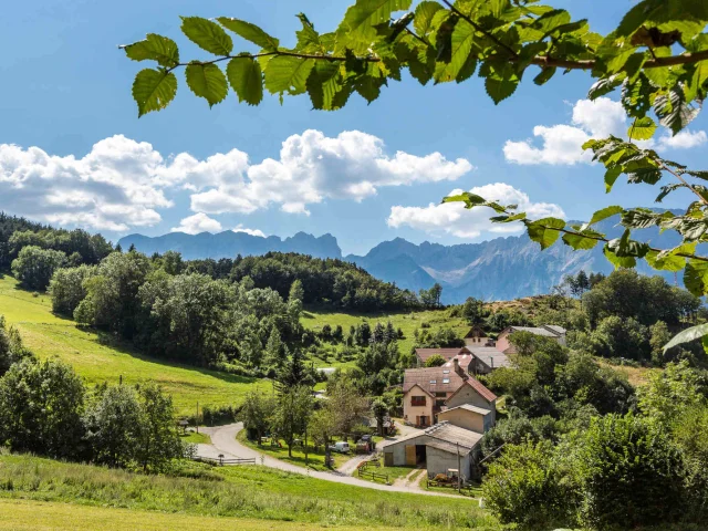 Hautes-Alpes, 05, Parc national des Ecrins, Vallée du Valgaudemar, Saint-Jacques-en-Valgaudemar, Entrepierre,  Ferme-Auberge Les Clarines, Chambres d'hôtes, gîte et table d'hôtes à la ferme  //  Hautes-Alpes, 05, Ecrins national park, Valgaudemar valley, Saint-Jacques-en-Valgaudemar Entrepierre, Farm Clarines Auberge, Bed and Breakfast, lodging and breakfast at the farm