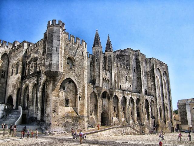 avignon-palais-des-papes.jpg