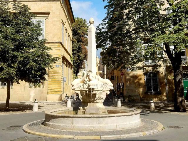 fontaine-des-4-dauphins-aix-en-provence.jpg