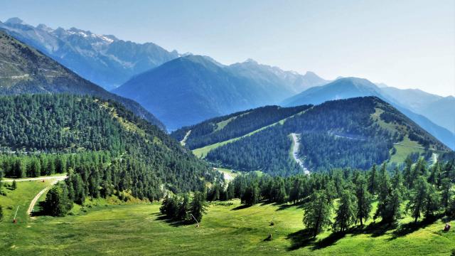 Vue panoramique sur La Colmina en été