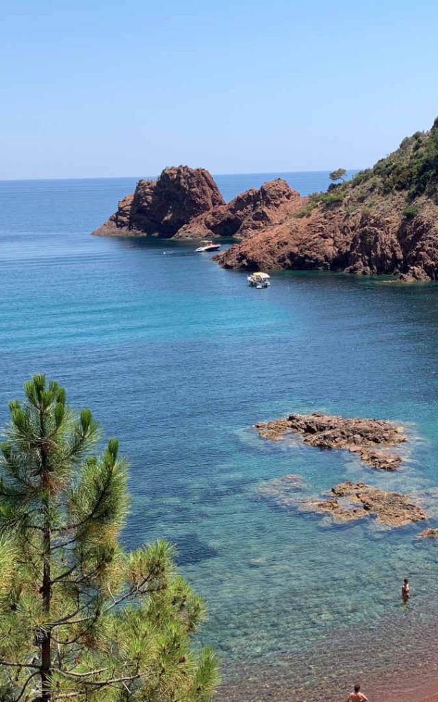 Plage dans le Massif de l'Esterel, Var