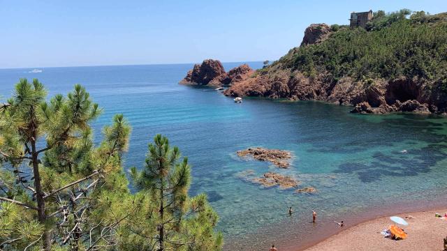 Plage dans le Massif de l'Esterel, Var