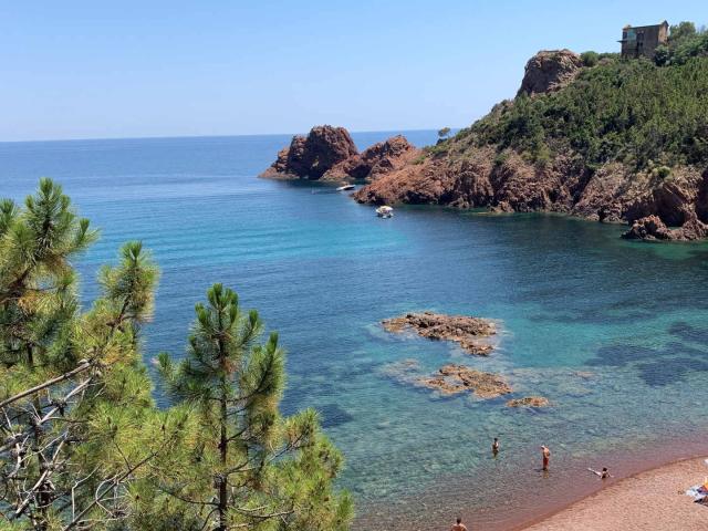 Plage dans le Massif de l'Esterel, Var